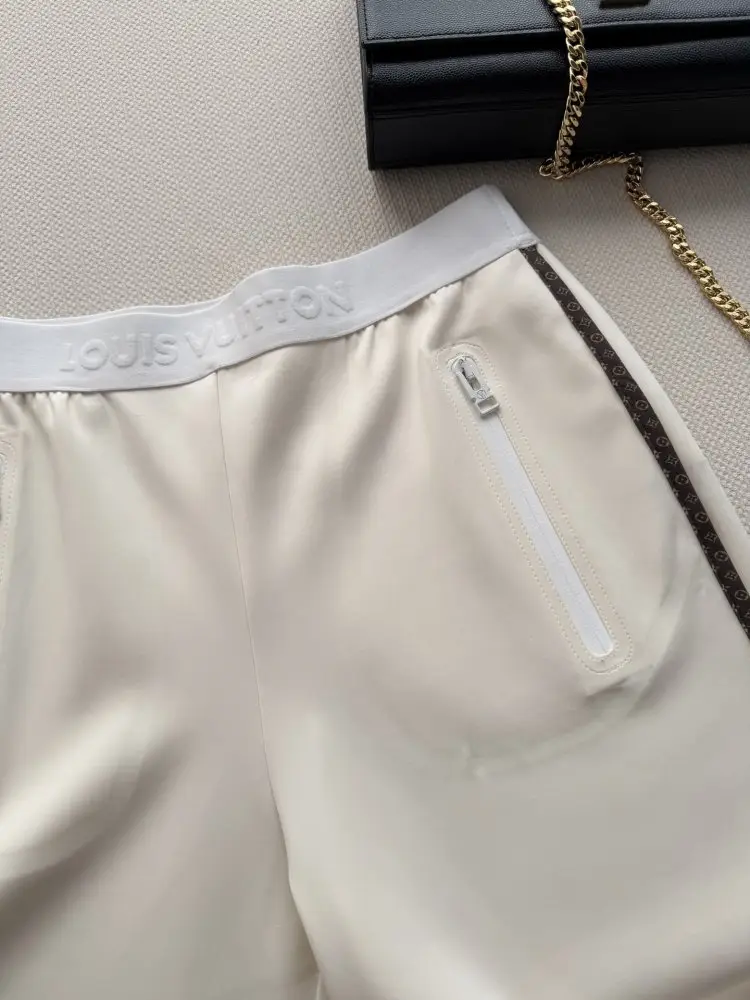 Louis Vuitton Pants women's — Photo 4