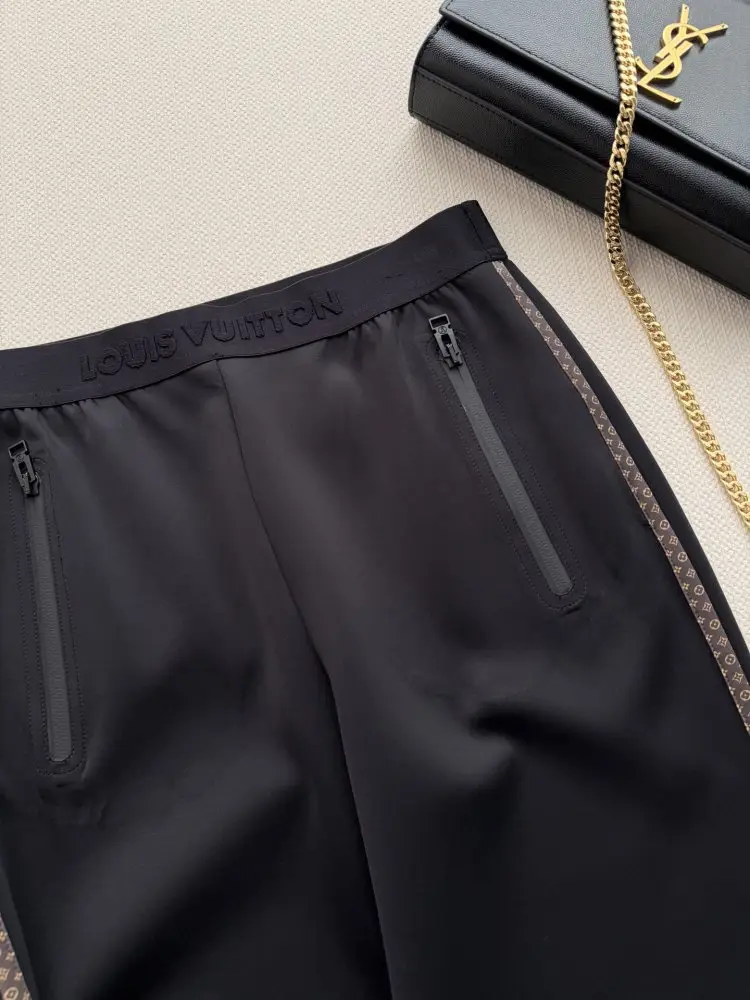 Louis Vuitton Pants women's — Photo 4