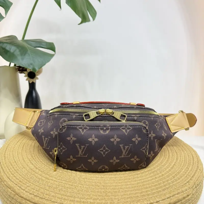 Louis Vuitton — Поясная a bag RUSH 30 cm