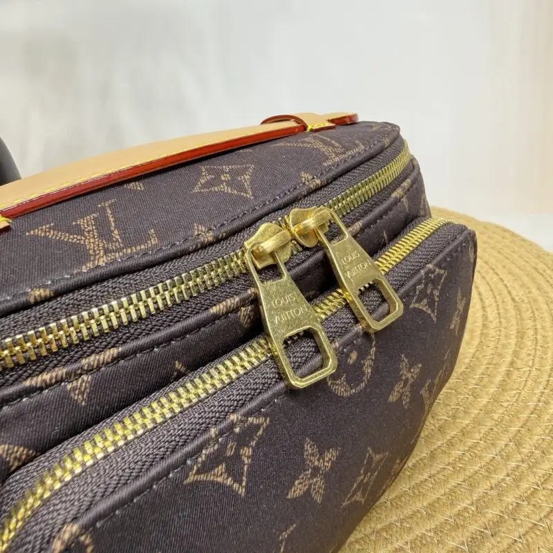 Louis Vuitton Поясная сумка RUSH 30 см — Фото 5