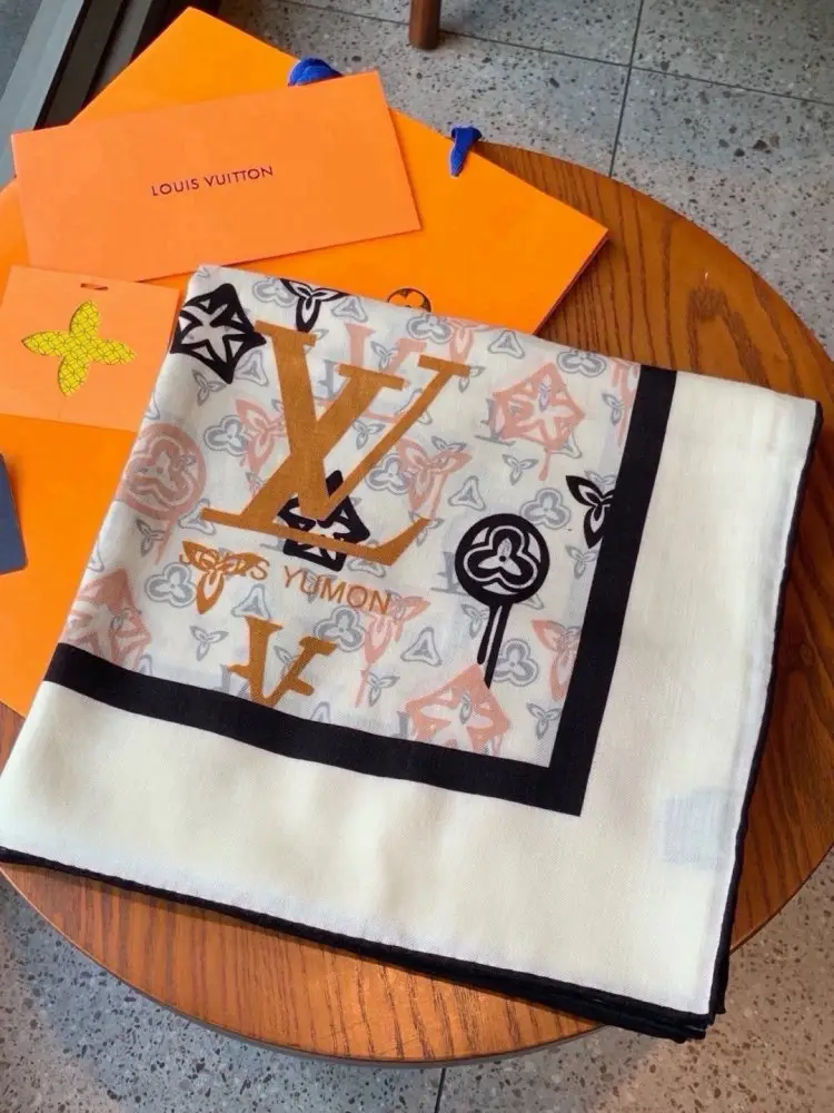 Louis Vuitton — Scarf of cashmere