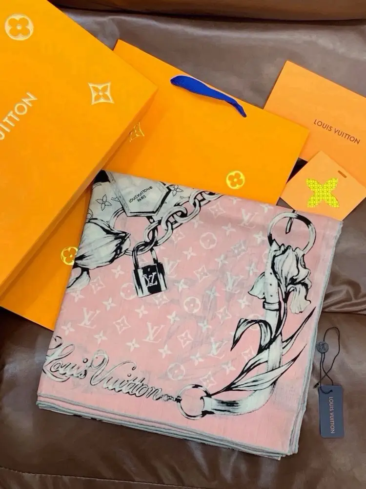Louis Vuitton — Scarf of cashmere