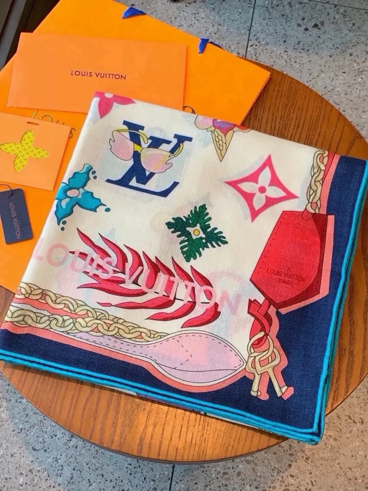 Louis Vuitton — Scarf of cashmere