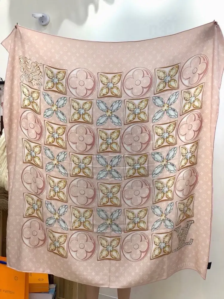 Louis Vuitton — Scarf of cashmere