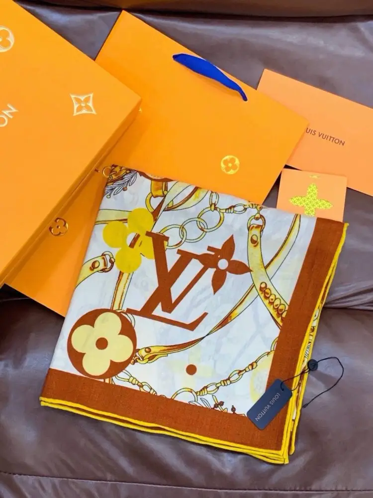 Louis Vuitton — Scarf of cashmere