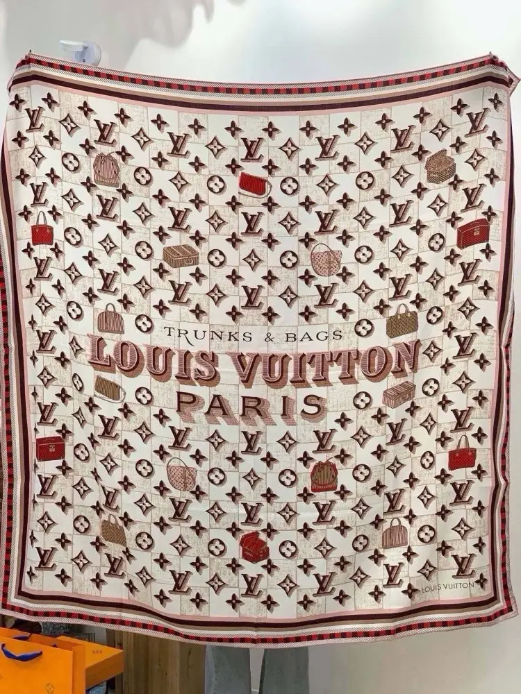 Louis Vuitton — Scarf of cashmere