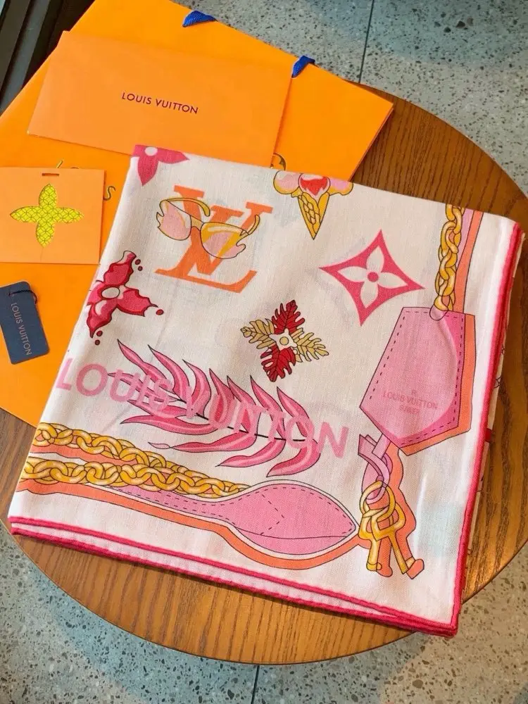 Louis Vuitton — Scarf of cashmere