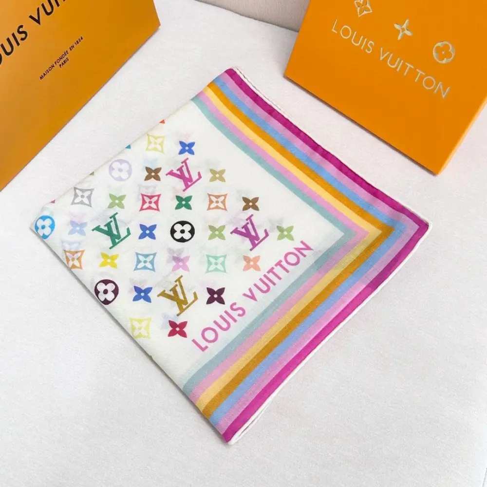Louis Vuitton — Scarf of cashmere