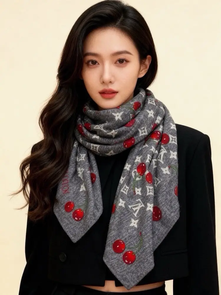 Louis Vuitton Scarf of cashmere — Photo 2