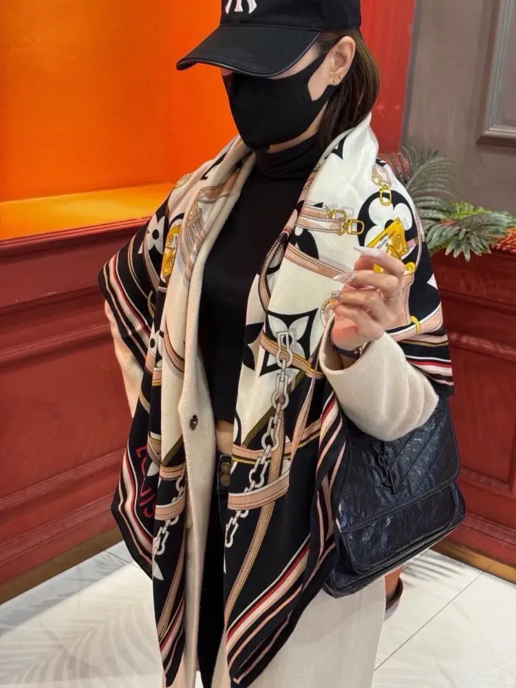 Louis Vuitton Scarf of cashmere — Photo 2