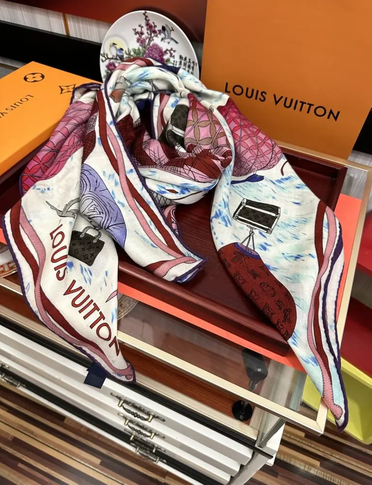Louis Vuitton Scarf of cashmere — Photo 4