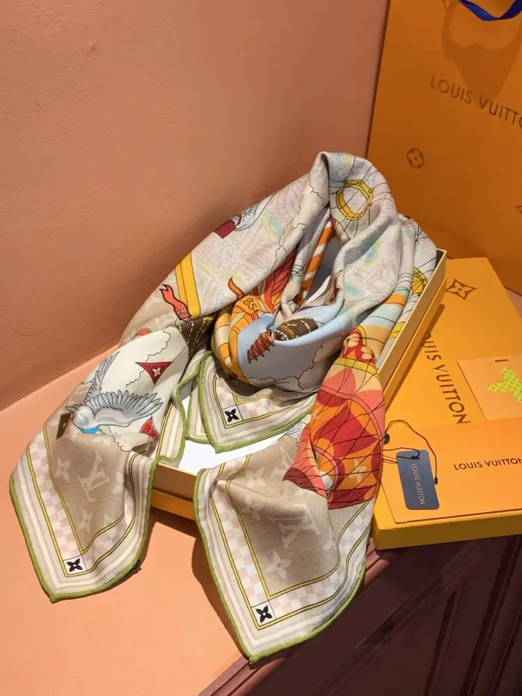 Louis Vuitton Scarf of cashmere — Photo 4