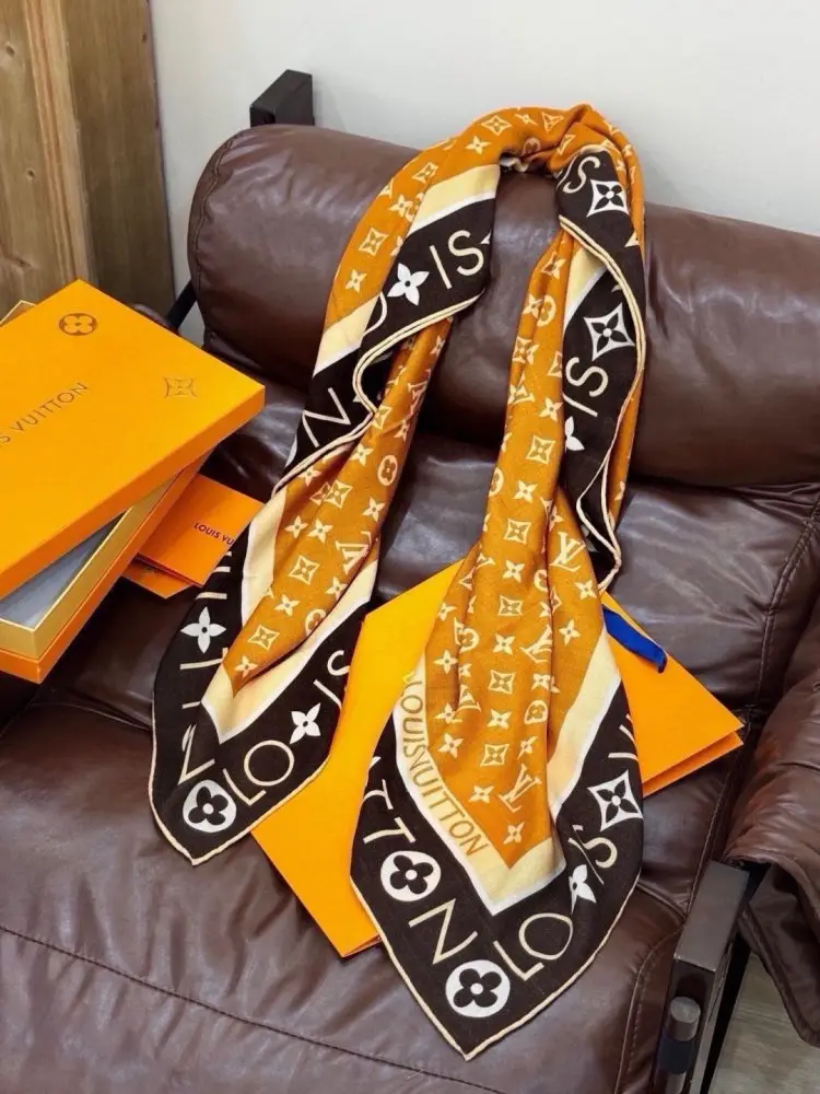 Louis Vuitton Scarf of cashmere — Photo 5