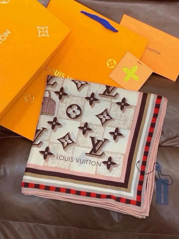Louis Vuitton Scarf of cashmere — Photo 5