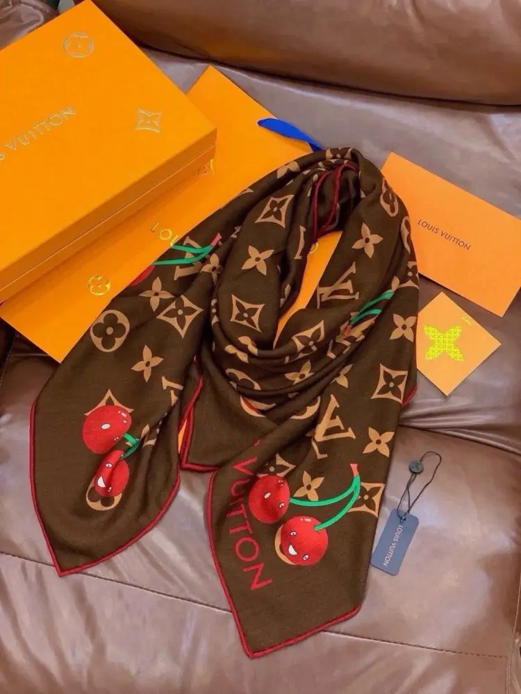 Louis Vuitton Scarf of cashmere — Photo 5