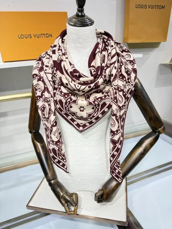 Louis Vuitton — Shawl of silks and cashmere 135х135