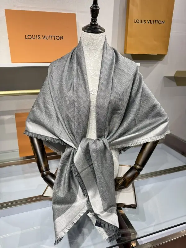 Louis Vuitton — Шаль из шелка и кашемира 140х140