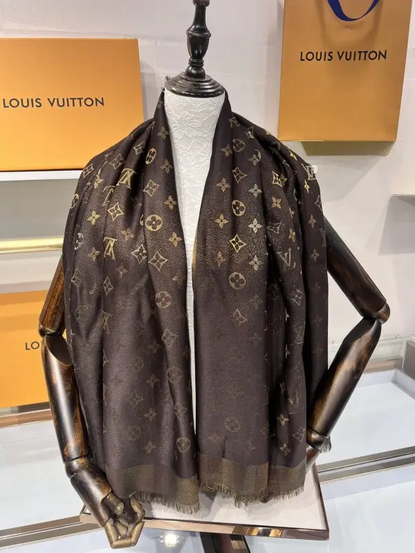Louis Vuitton — Shawl of silks and cashmere 140х140