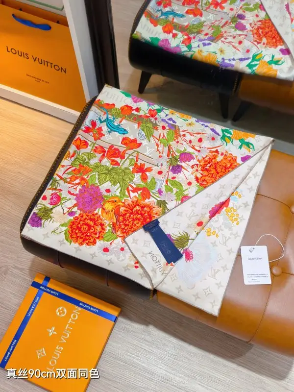 Louis Vuitton Шаль шовкова 90x90 см — Фото 4