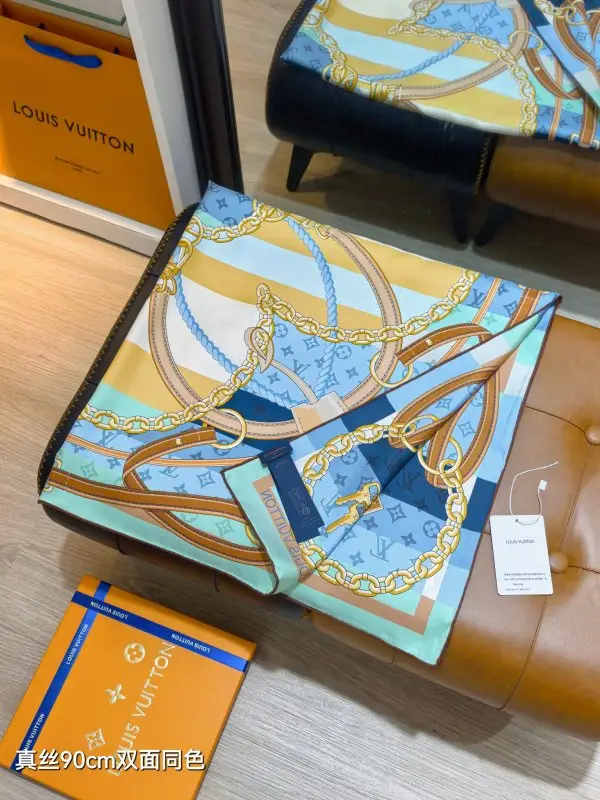 Louis Vuitton Шаль шелковая 90x90 см — Фото 4