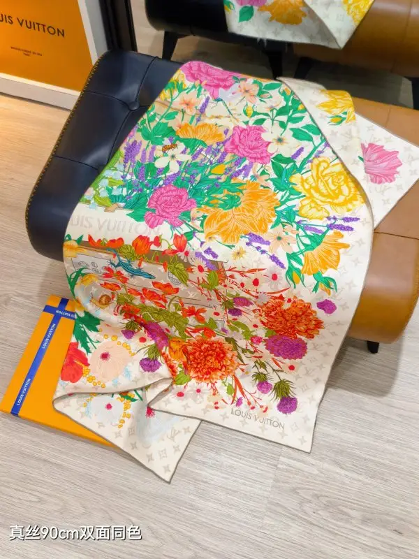 Louis Vuitton Шаль шовкова 90x90 см — Фото 5