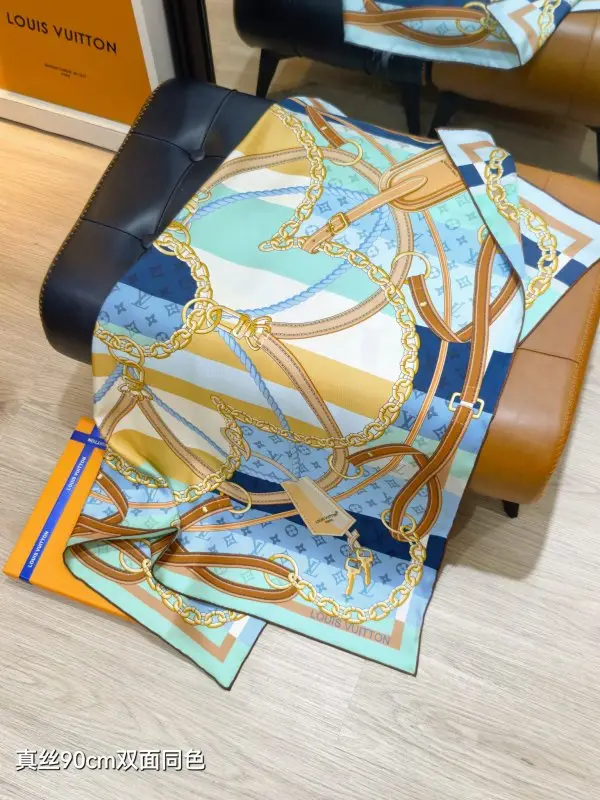 Louis Vuitton Шаль шелковая 90x90 см — Фото 5