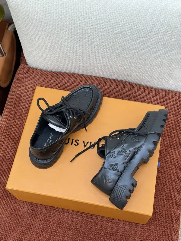 Louis Vuitton Shoes leather women's on lace — Photo 3