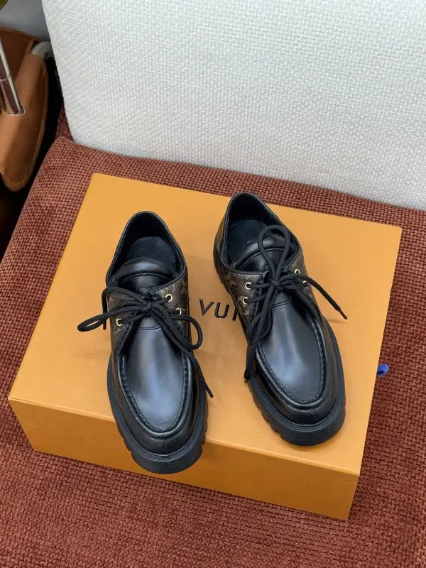 Louis Vuitton Shoes leather women's on lace — Photo 3