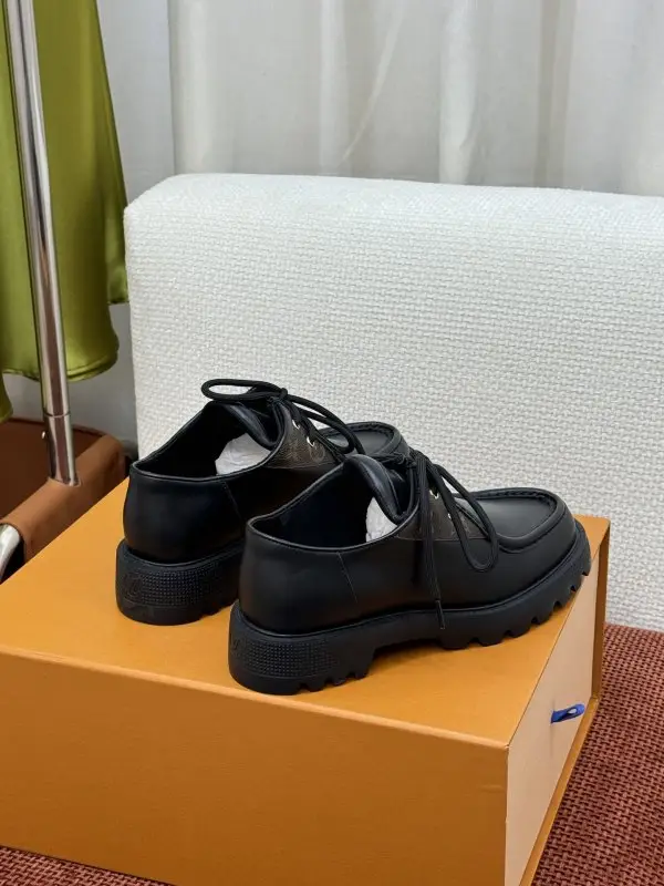 Louis Vuitton Shoes leather women's on lace — Photo 5