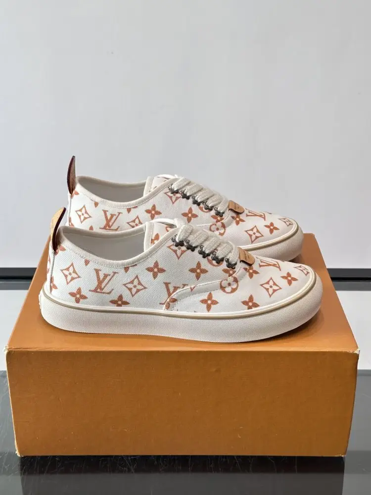 Louis Vuitton — Shoes men's