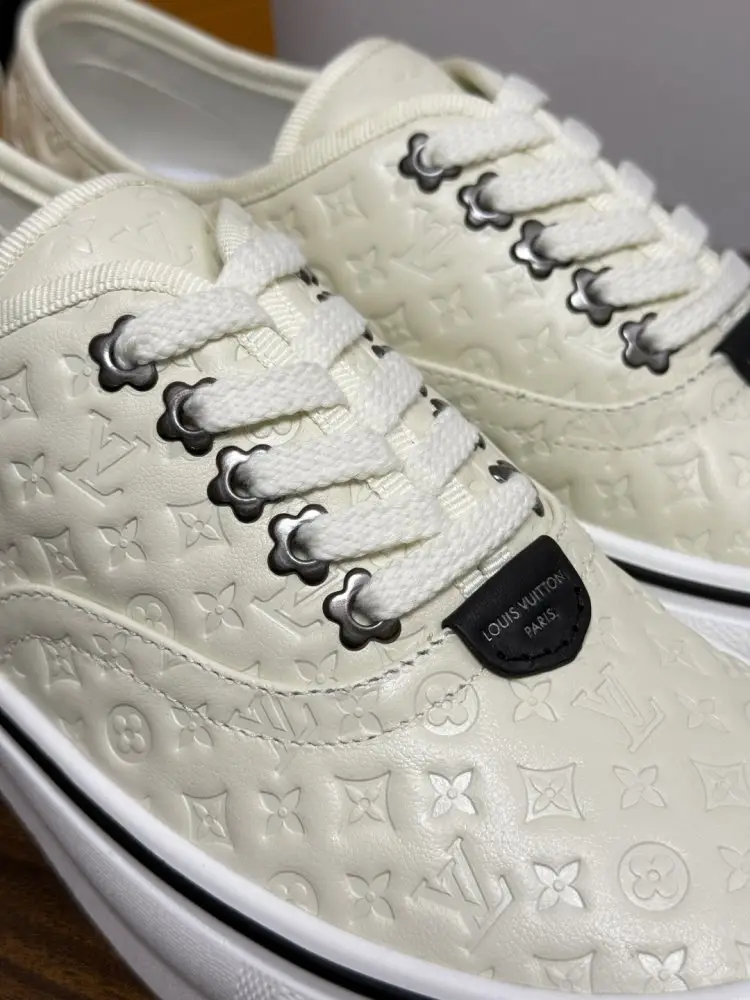 Louis Vuitton Shoes men's — Photo 2