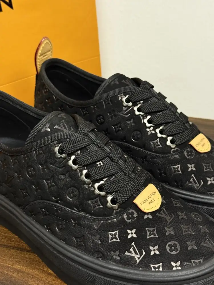 Louis Vuitton Shoes men's — Photo 2