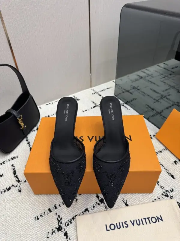 Louis Vuitton Shoes on high heel — Photo 2