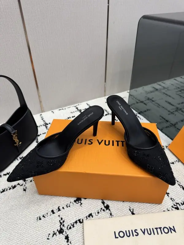 Louis Vuitton Shoes on high heel — Photo 3
