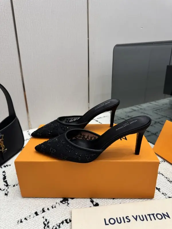Louis Vuitton Shoes on high heel — Photo 4