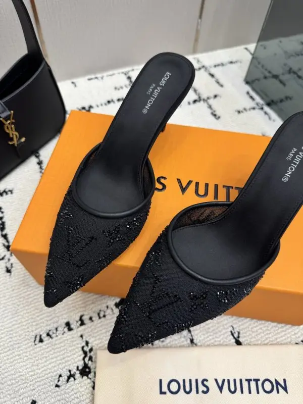Louis Vuitton Shoes on high heel — Photo 5