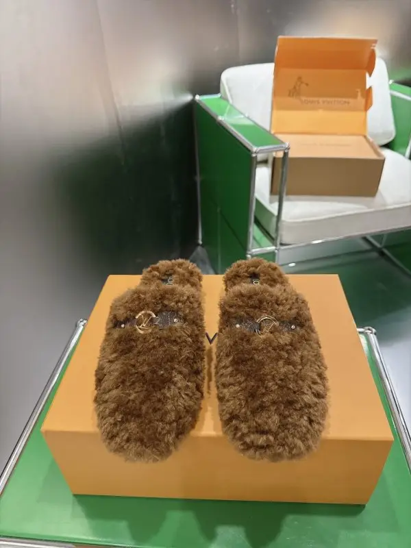 Louis Vuitton — Slippers HAVEN fur women's