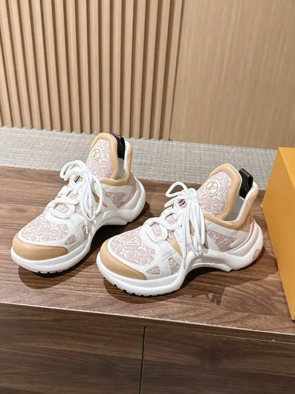 Louis Vuitton Sneakers Archlight women's — Photo 1