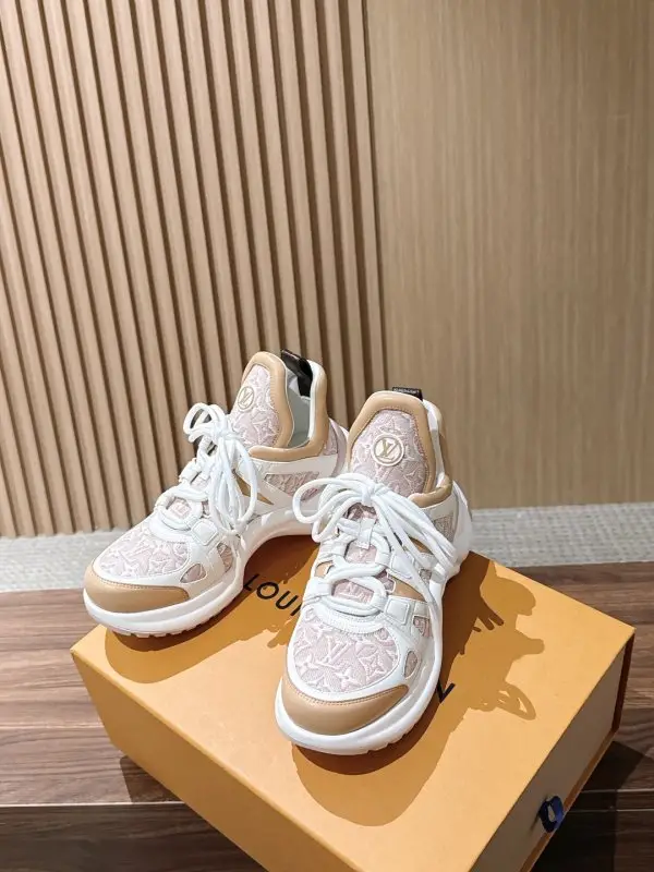 Louis Vuitton Sneakers Archlight women's — Photo 3