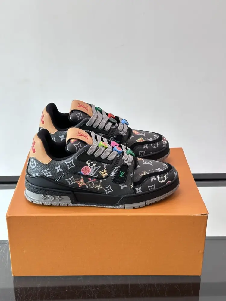 Louis Vuitton Sneakers men's — Photo 1