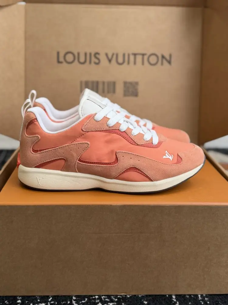 Louis Vuitton Sneakers men's — Photo 1