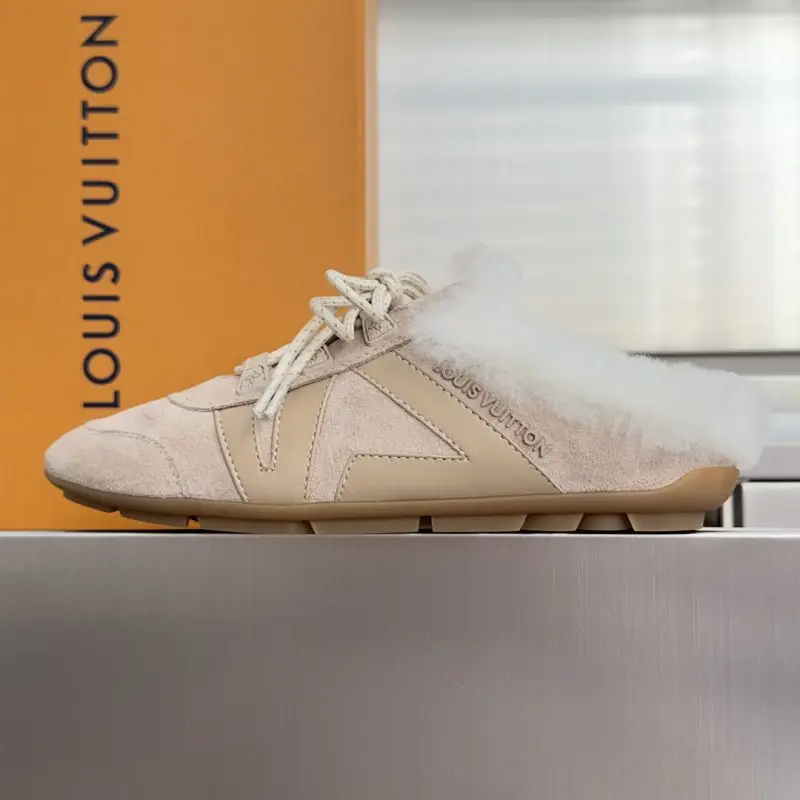 Louis Vuitton Кросівки Sneakerina на хутрі жіночі — Фото 2