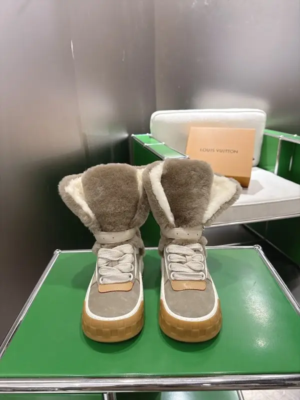 Louis Vuitton — Sneakers women's winter on fur