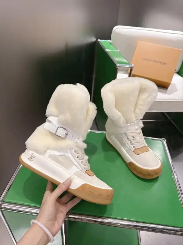 Louis Vuitton Sneakers women's winter on fur — Photo 5