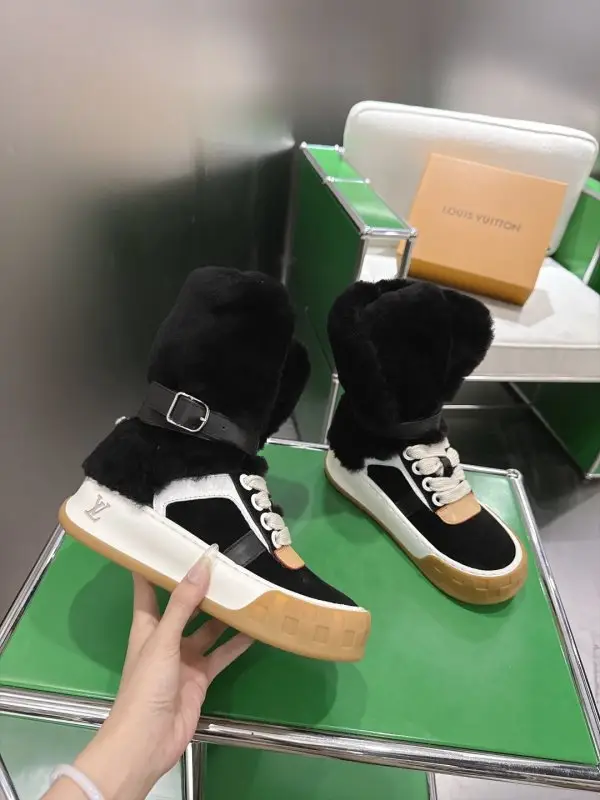 Louis Vuitton Sneakers women's winter on fur — Photo 5