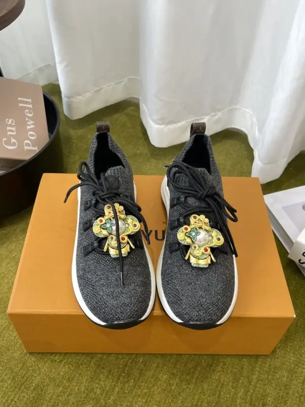 Louis Vuitton Sneakers women's — Photo 1