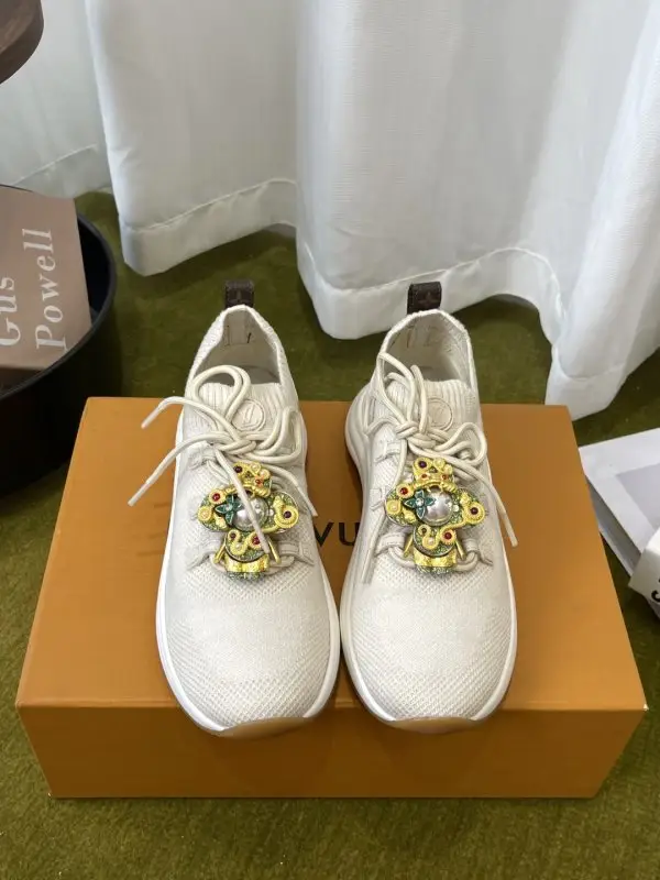Louis Vuitton Кросівки жіночі — Фото 1