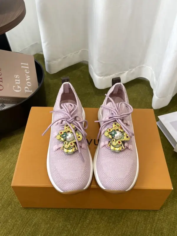 Louis Vuitton — Кросівки жіночі