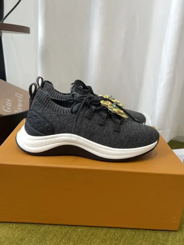 Louis Vuitton Sneakers women's — Photo 2