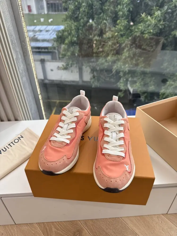 Louis Vuitton Sneakers women's — Photo 2